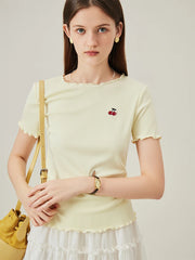 T-Shirt mit Kirschstickerei und Rüschen