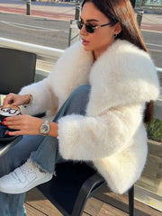 Streetwear-Mantel mit flauschigem Fuchspelzrevers