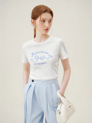 Schwarzes Slim-Fit-T-Shirt mit Schleifen- und Buchstabenprint