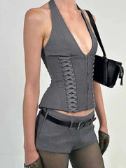 Zweiteiliges Set aus ärmellosem Top mit V-Ausschnitt und Shorts