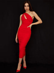 Ein-Schulter-Kleid mit Raffungen, figurbetonter Midi-Länge