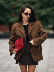 Kurzer Herbstmantel mit Retro-Taschenrevers