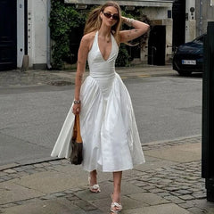 Ballkleid mit tiefem V-Ausschnitt, Neckholder und Falten