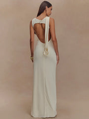 Gerafftes, figurbetontes Maxikleid mit O-Ausschnitt und Schlitz