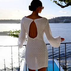 Gestricktes, rückenfreies Strandminikleid