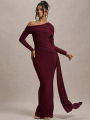 Figurbetontes Kleid mit schrägem Kragen und drapierten Ärmeln