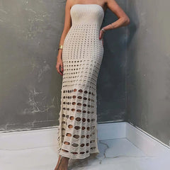 Trägerloses, gestricktes Maxikleid mit Cut-Out-Effekt
