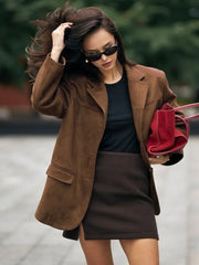 Kurzer Herbstmantel mit Retro-Taschenrevers