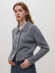Graue Strickjacke mit Rollkragen aus Wolle und Knöpfen