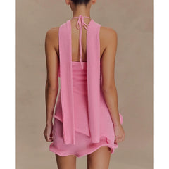 Ärmelloses, figurbetontes Kleid mit Neckholder aus Spitze