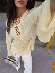 Bluse mit Schleife und ausgestellten Ärmeln