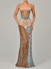 Urlaubskleid aus Leoparden-Spitze und Chiffon mit Schlitz