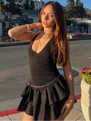 Neckholder-Kleid mit V-Ausschnitt, Rüschenträgern und figurbetontem Schnitt