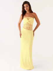Schulterfreies, figurbetontes Patchwork-Spitzenkleid