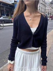 Kurze Strickjacke mit V-Ausschnitt und gedrehtem Blumenmuster