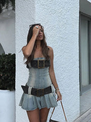 Trägerloses Jeans-Minikleid mit Gürtel
