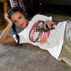 Lässiges Street-T-Shirt mit kontrastierendem Lippenprint