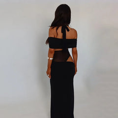 Figurbetontes Kleid mit Spitzenbesatz und Cut-outs