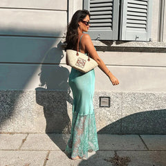 Midikleid mit Spitzeneinsatz, rückenfrei und trägerlos