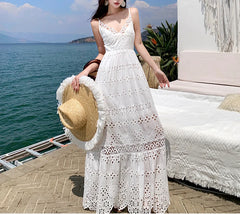 Ärmelloses Boho-Kleid mit tiefem V-Ausschnitt und ausgeschnittener Spitze