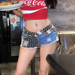 Klassische rote Vintage-Denim-Shorts
