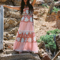 Spaghetti-Slipkleid mit Smok-Einsatz und Blumenmuster für den Urlaub