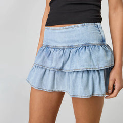 Jeans-Minirock mit seitlichem Reißverschluss und Rüschen