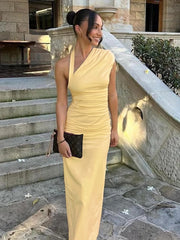 Maxikleid mit schrägem Kragen, Neckholder und Raffungen