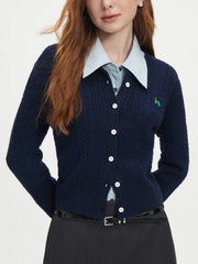 Bestickter, lässiger Strickcardigan für den Herbst