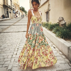 Ärmelloses Boho-Kleid mit gerafftem Brustgurt und Blumenmuster