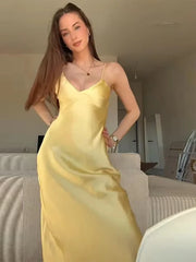 Gelbes rückenfreies Midi-Kleid aus Satin mit Trägern