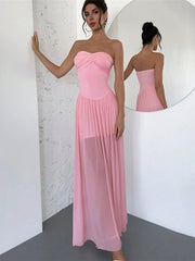 Geripptes, figurbetontes Maxikleid aus Strick mit Knopfleiste