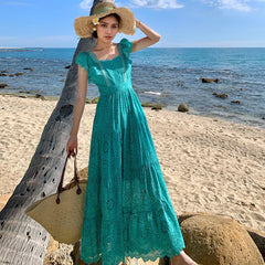 Boho-Kleid mit Blumenstickerei, Spitze und Schmetterlingsärmeln