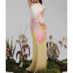 Geblümtes Neckholder-Slipkleid mit rückenfreiem Oberteil für den Urlaub