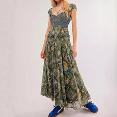Bedrucktes Chiffon-Kleid im Boho-Stil mit kurzen Ärmeln und A-Linien-Schnitt