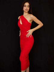 Ein-Schulter-Kleid mit Raffungen, figurbetonter Midi-Länge