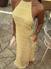 Rückenfreies, gerafftes Neckholder-Maxikleid mit Rüschen