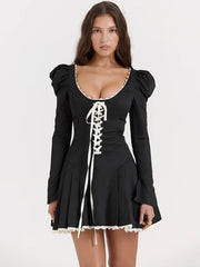 Kleid aus Spitze mit Puffärmeln und Raffungen