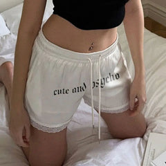 Süße Shorts mit Erdbeermuster