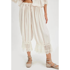 Laternenhose mit Spitzenbesatz