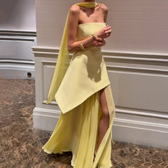 Rückenfreies, geschlitztes, transparentes Strick-Maxikleid