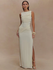 Gerafftes, figurbetontes Maxikleid mit O-Ausschnitt und Schlitz