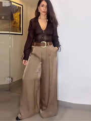 Satinhose mit Gürtel, weitem Bein und Taschen