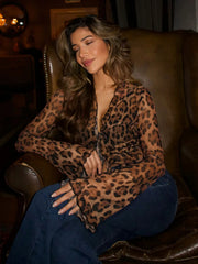 Durchsichtige Bluse mit Leopardenmuster und Netzmuster