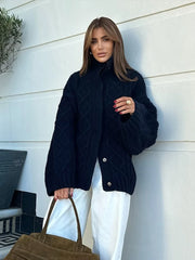 Strickjacke mit gedrehtem Revers und verdeckten Knöpfen
