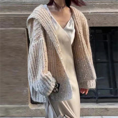 Oversize-Strickjacke mit Kapuze und Pailletten