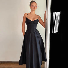 Schwarzes, einfarbiges Korsett-Abendkleid mit langen Trägern