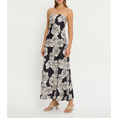 Schulterfreies, geblümtes Schlauchkleid für den Urlaub