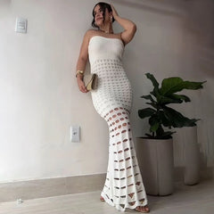 Trägerloses, gestricktes Maxikleid mit Cut-Out-Effekt