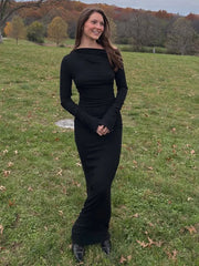 Weißes Maxikleid mit schrägem Kragen und langen Ärmeln
